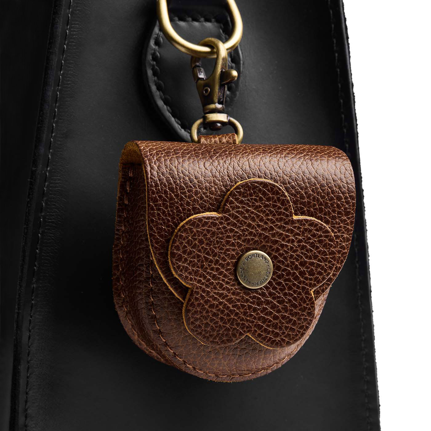 Asheville | U shaped pouch with leather flower applique