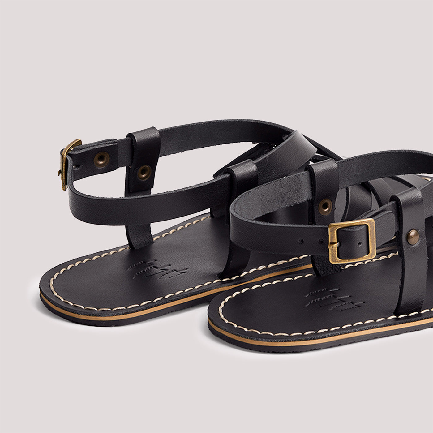 Nero | Strappy leather sandals with two buckle accents