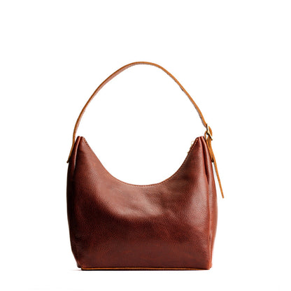 Nutmeg*Medium | U-shaped, flat-bottomed leather shoulder bag with adjustable strap