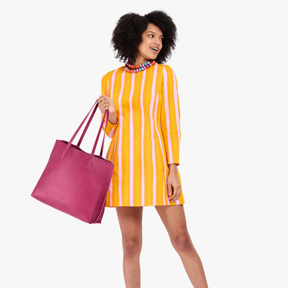 Cosmo*Large | Model carrying leather tote bag with matching leather handles