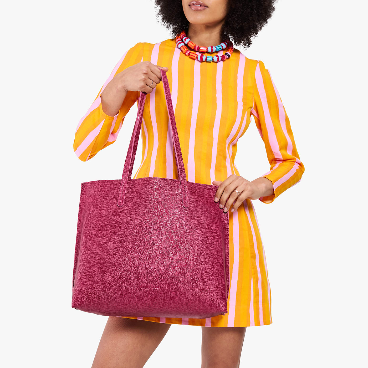Cosmo*Large | Model holding leather tote bag with matching leather handles