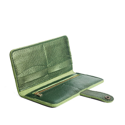 Metallic Greench | Leather wallet with snap closure open