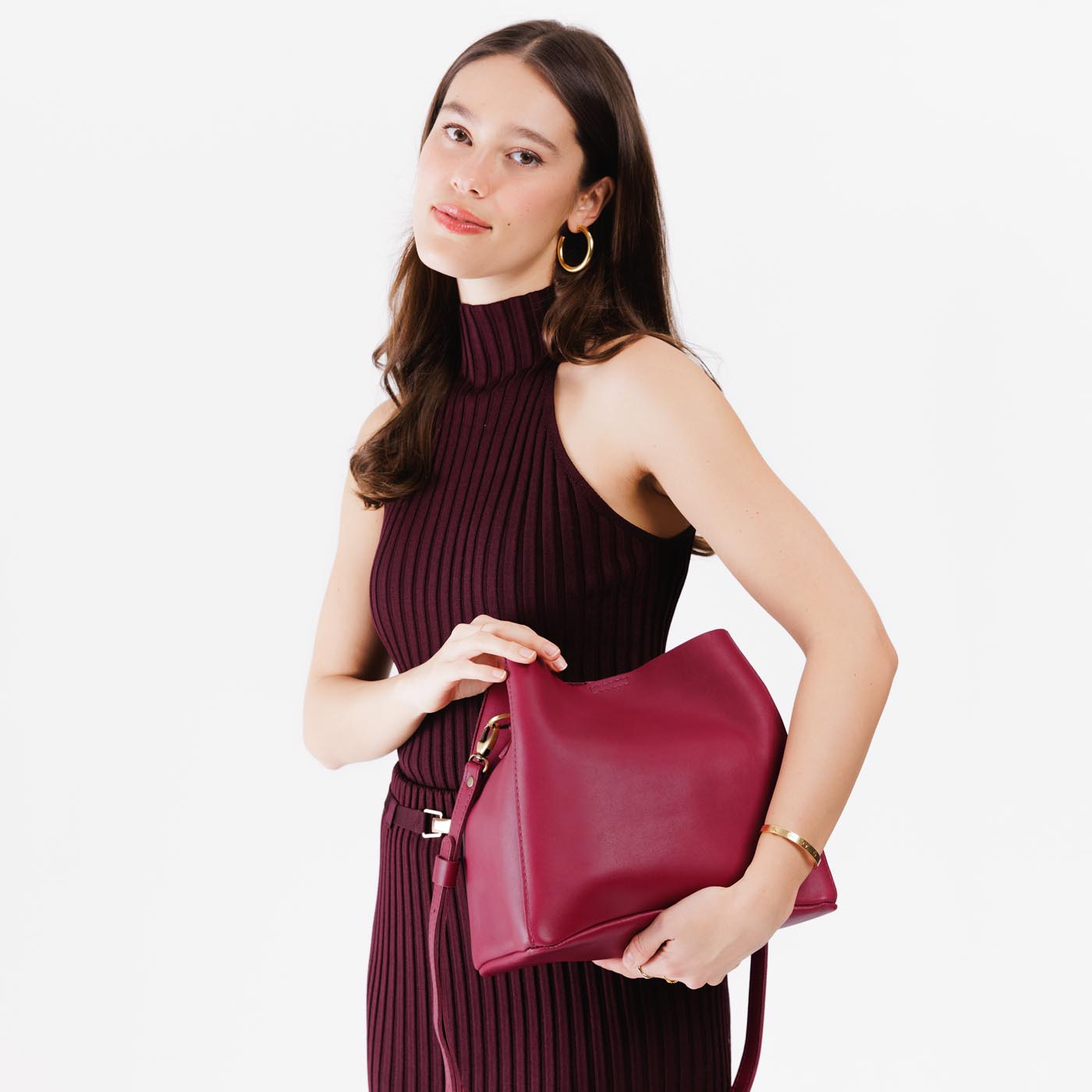 Berry Good | Symmetrical bucket bag with latch closure and removable crossbody strap