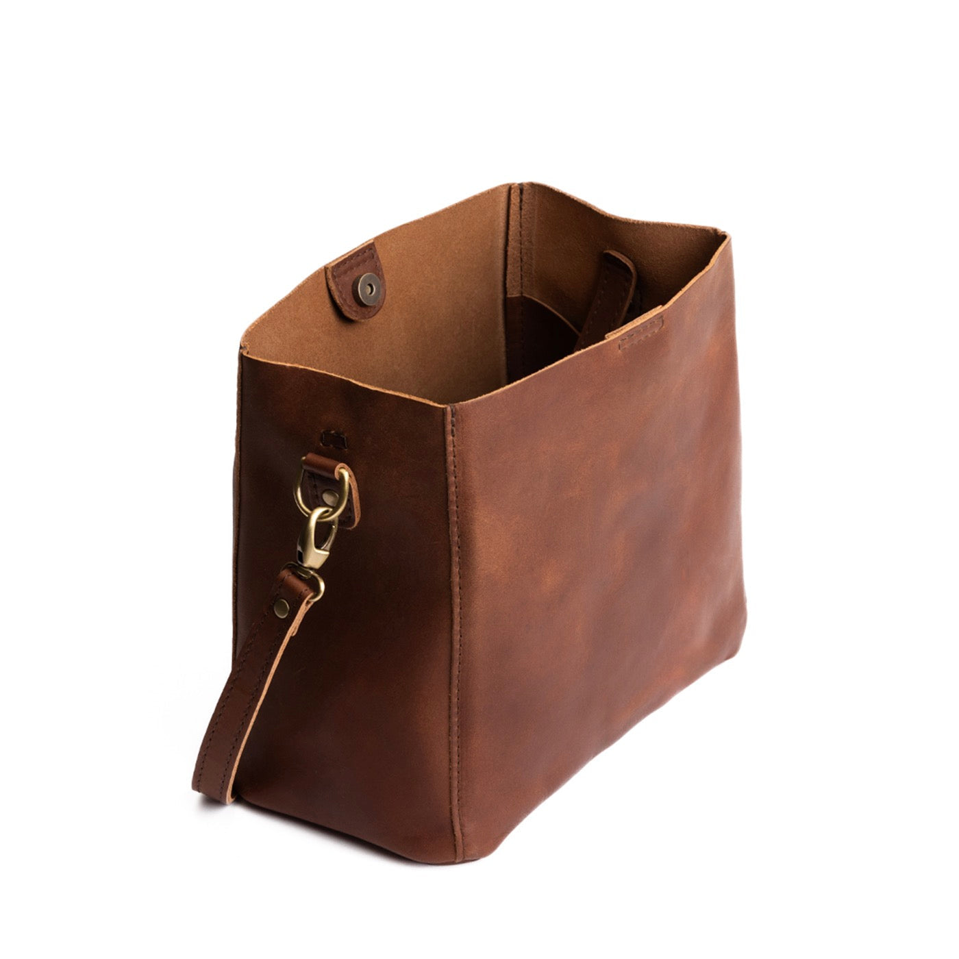 Durango | symmetrical bucket bag with latch closure and removable crossbody strap