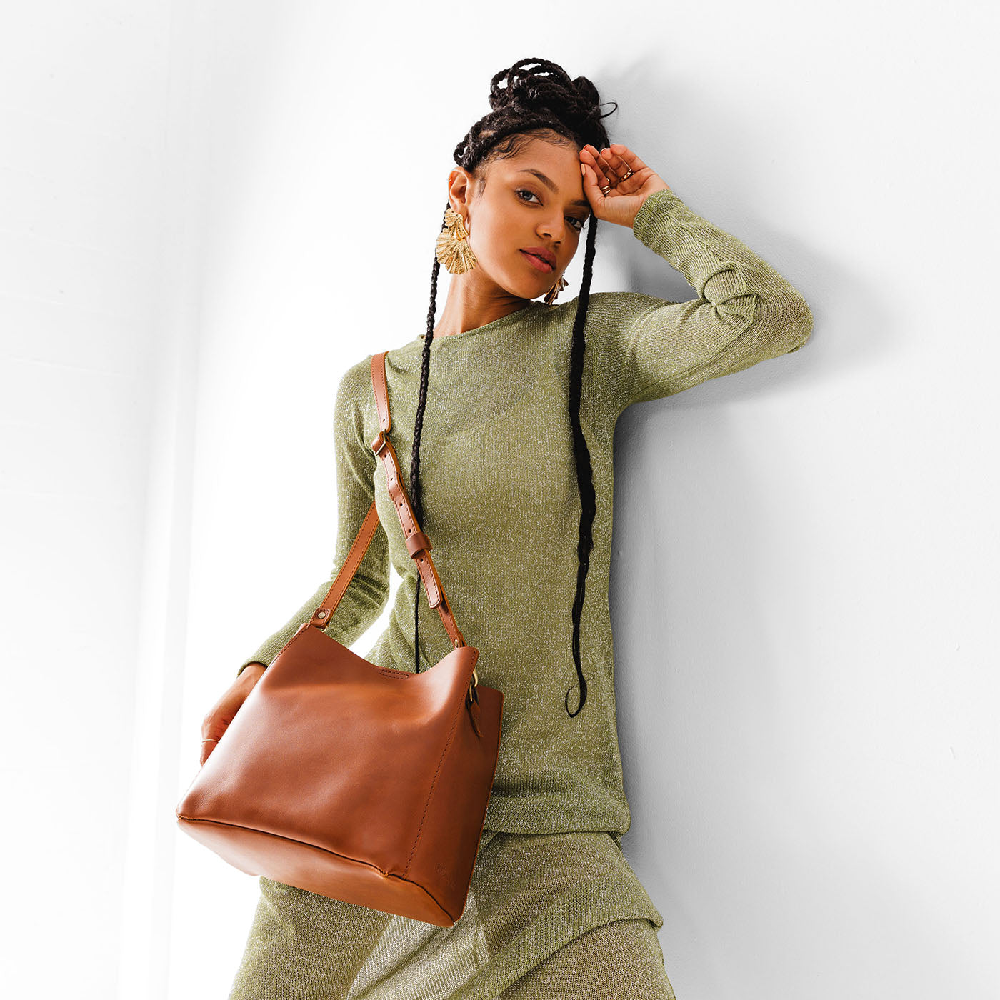Honey | symmetrical bucket bag with latch closure and removable crossbody strap
