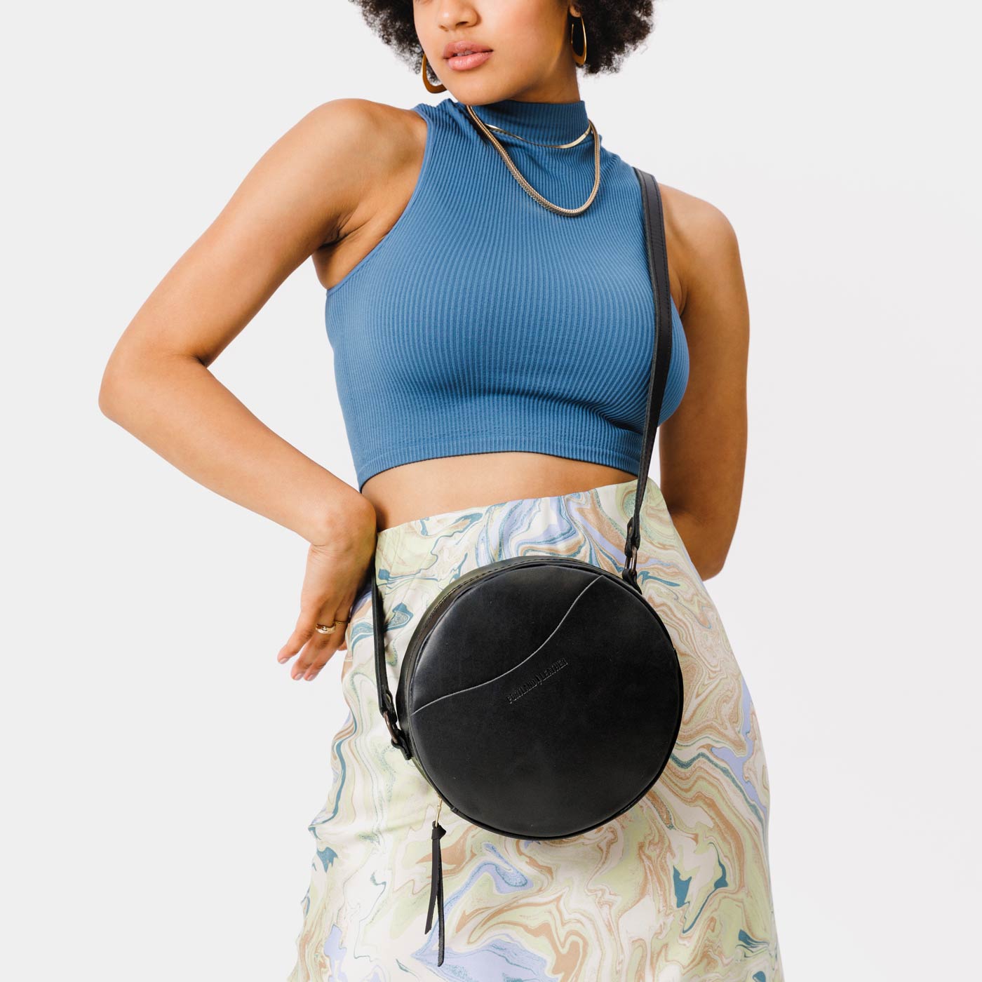 Black*Large | Circle shaped crossbody bag with top zipper