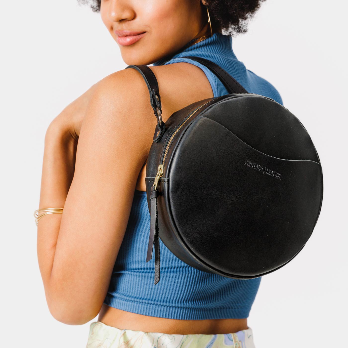 Black*Large | Circle shaped crossbody bag with top zipper