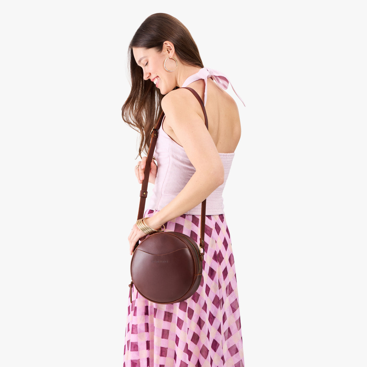 Cognac*Large | Circle shaped crossbody bag with top zipper