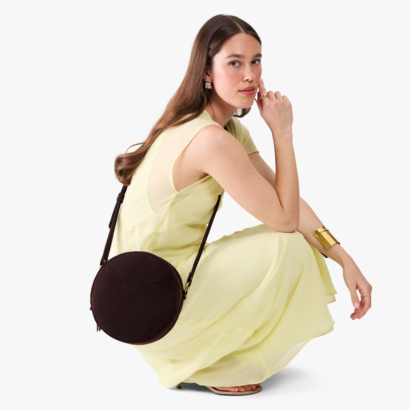 Velvet Brown*Large | Circle shaped crossbody bag with top zipper