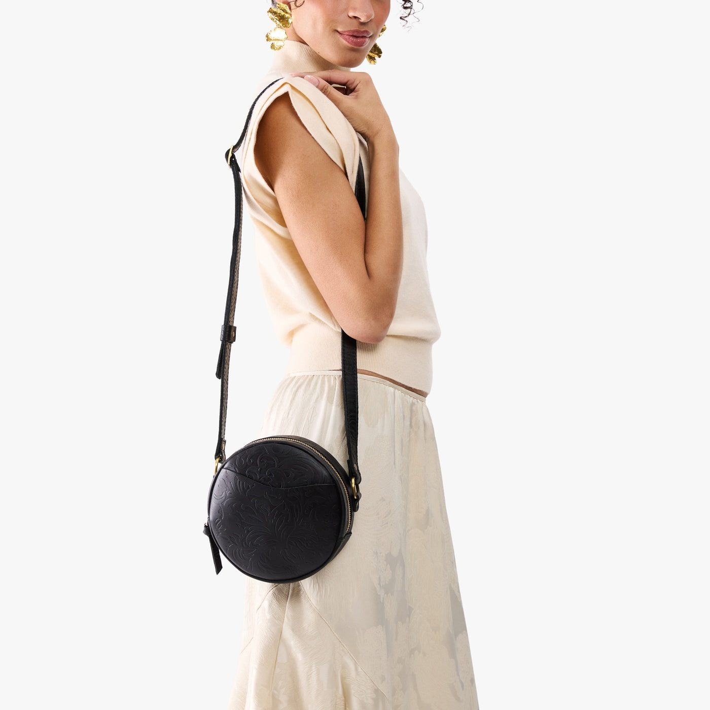 Dahlia*Small | Model wearing circle shaped crossbody bag with top zipper