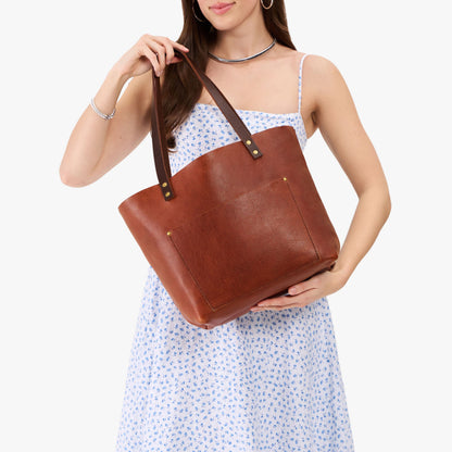 Nutmeg*Classic | Large leather tote bag with sturdy bridle handles and front pocket