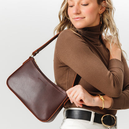 Cognac*Small | Petite bean shaped shoulder bag with a zipper closure