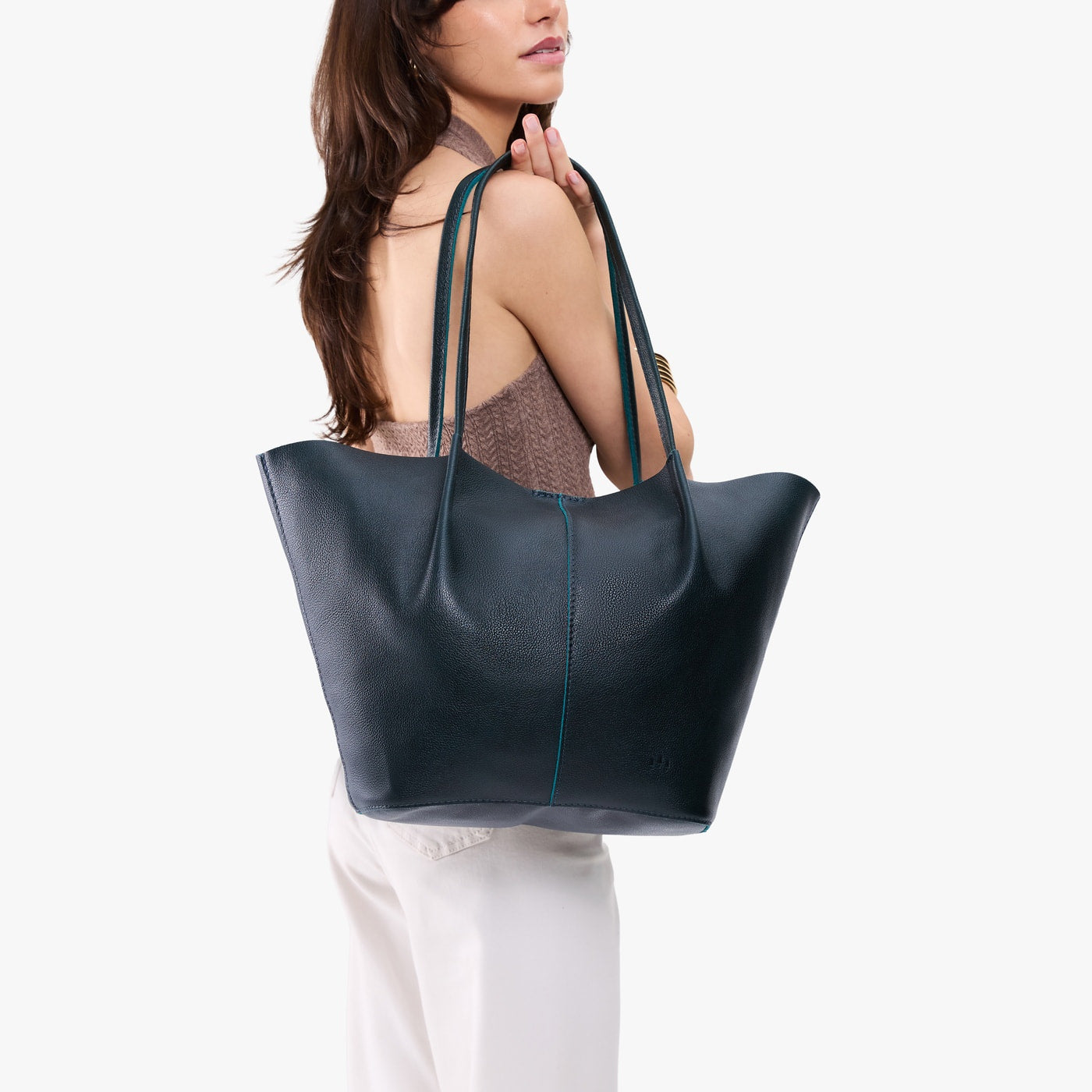Boreal*Oversized | Model carrying extra wide bucket shaped tote bag with matching leather handles