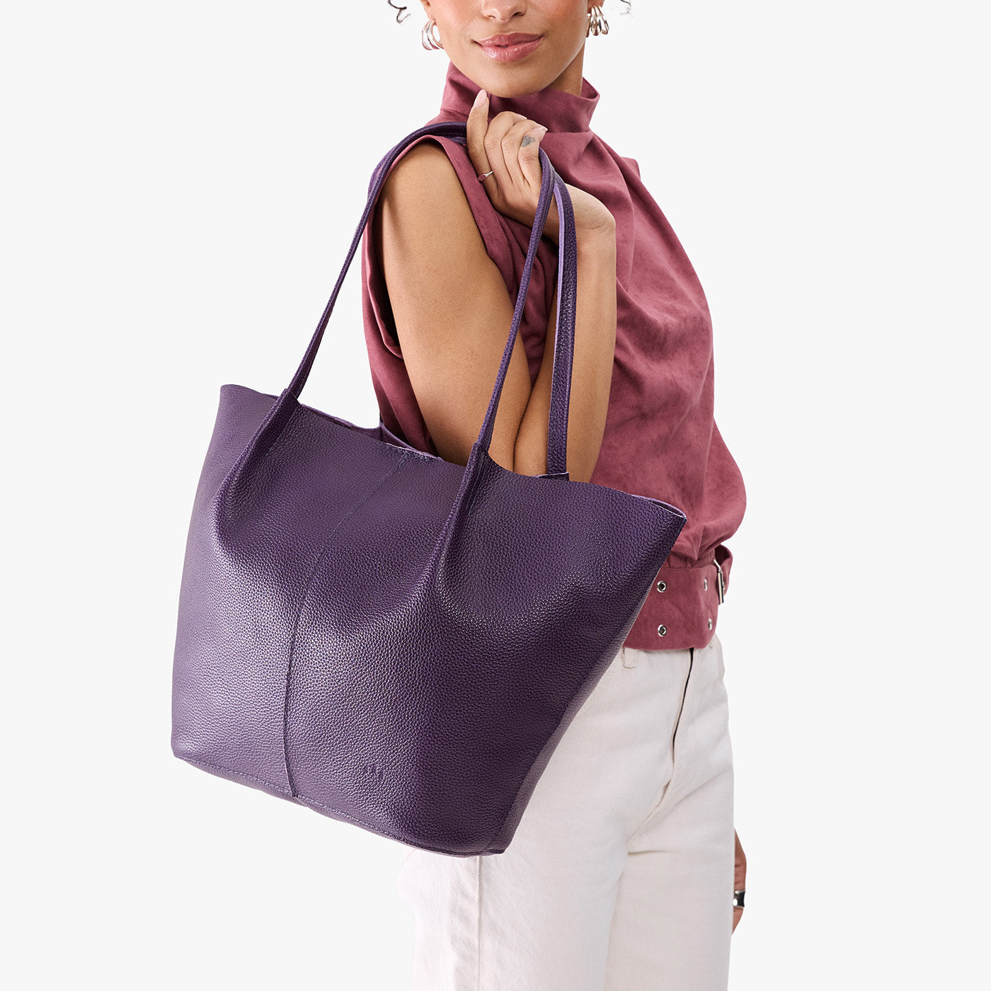 Empire*Oversized | Model carrying extra wide bucket shaped tote bag with matching leather handles