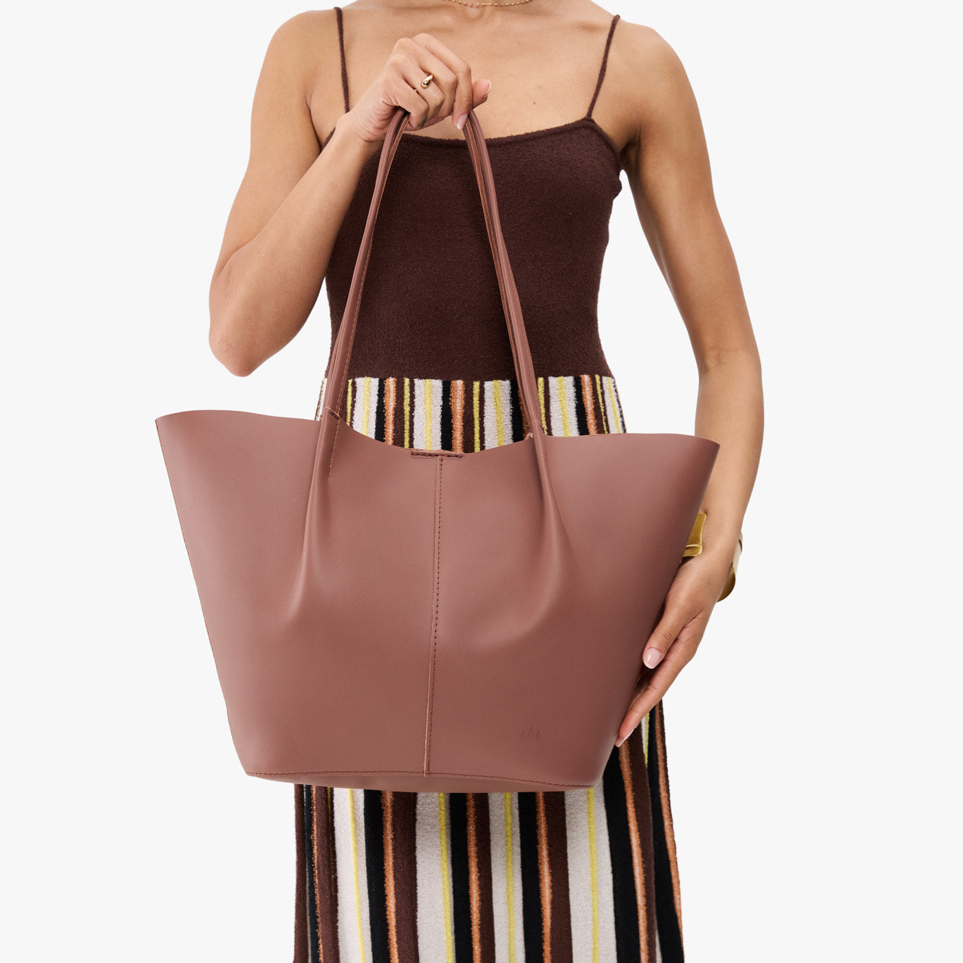 Sunkissed*Oversized | Model holding extra wide bucket shaped tote bag with matching leather handles