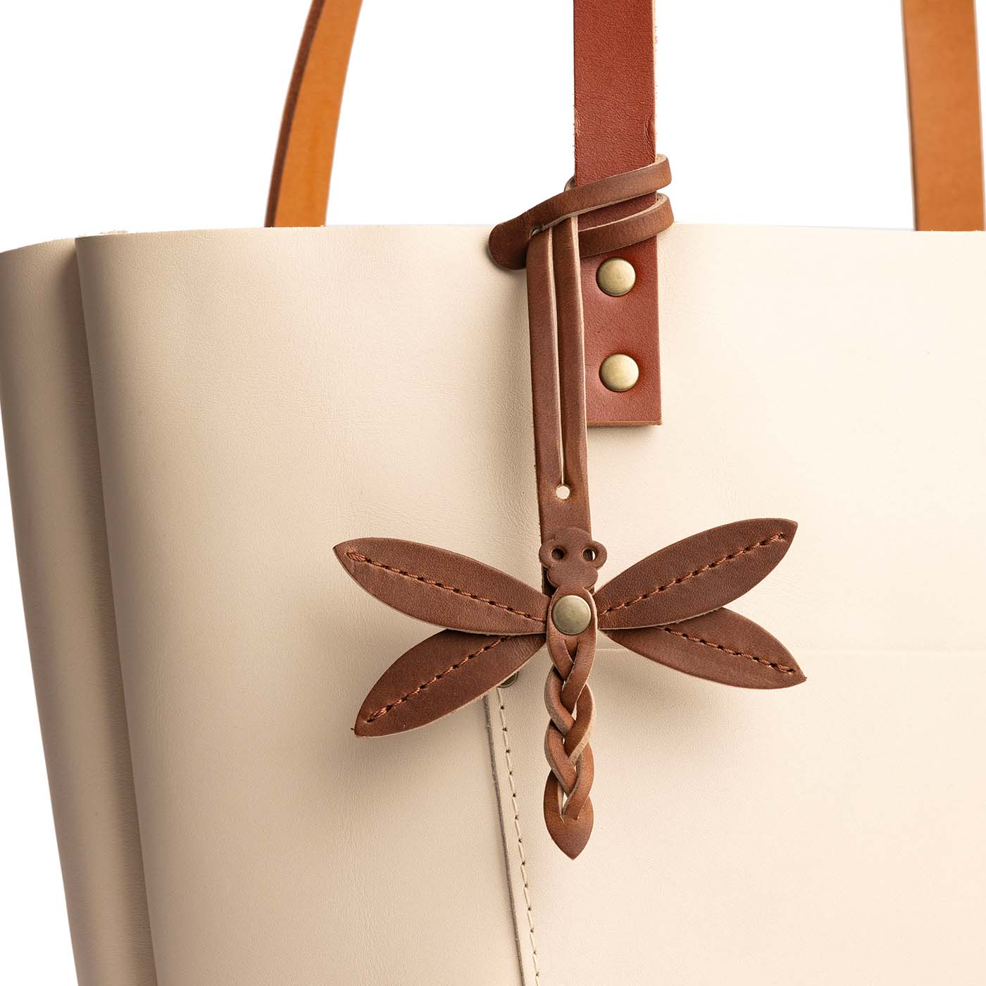 English Tan | Dragonfly shaped leather charm tassel