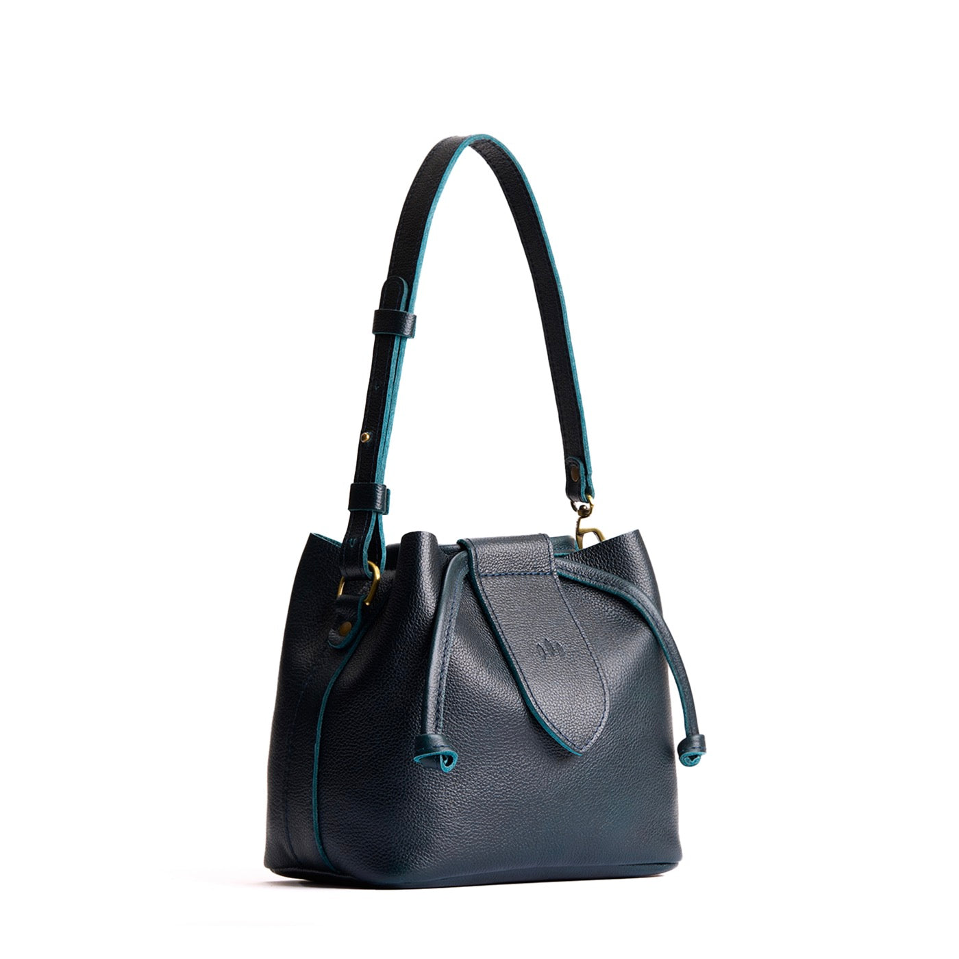 Boreal*Small | Symmetrical leather bag with leather drawstring closure and adjustable shoulder strap