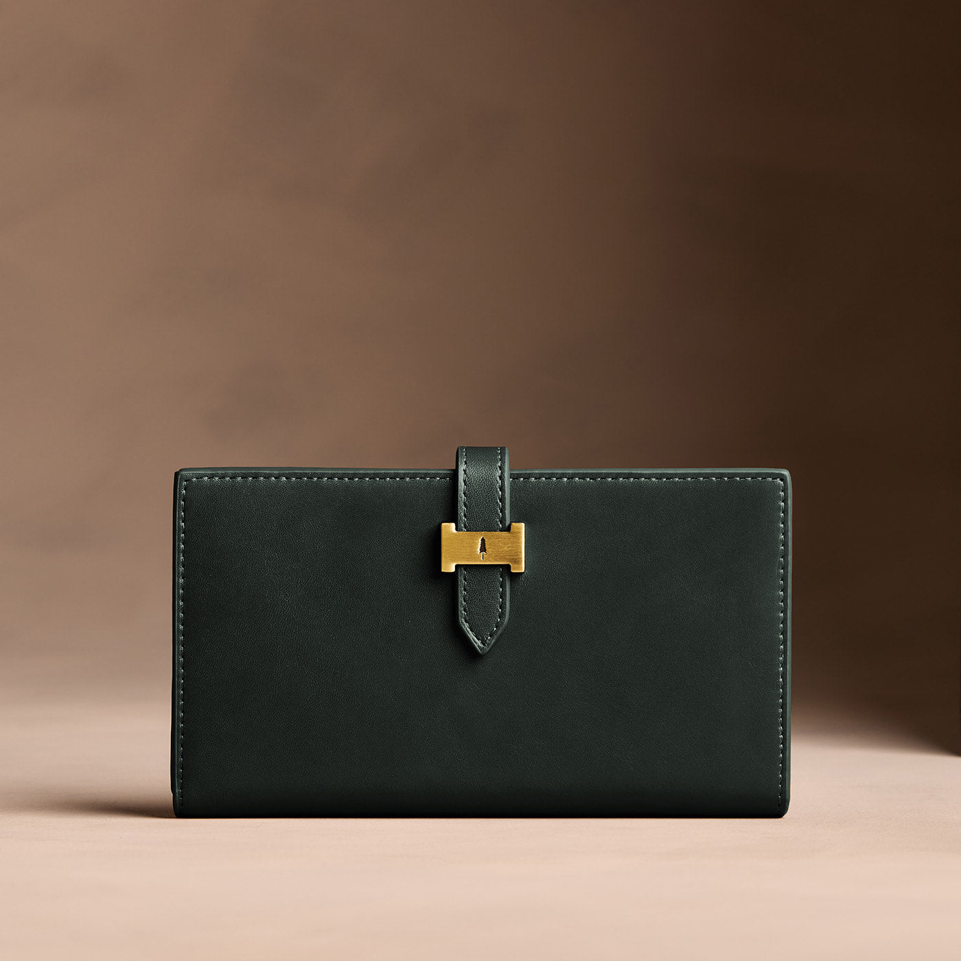 Regent Green*Extra Large | Leather bifold wallet with a strap and bar closure