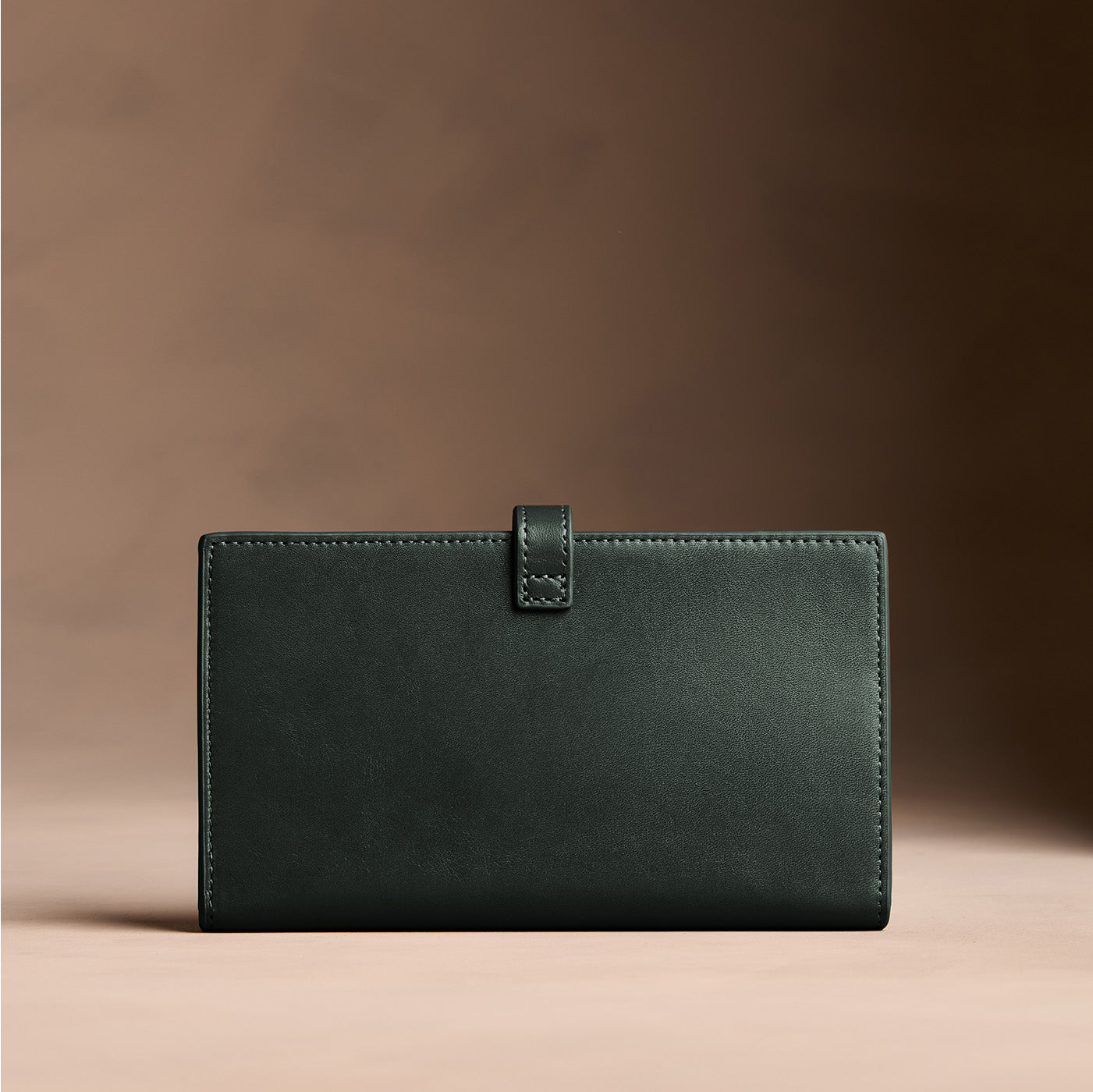 Regent Green*Extra Large | Leather bifold wallet with a strap and bar closure