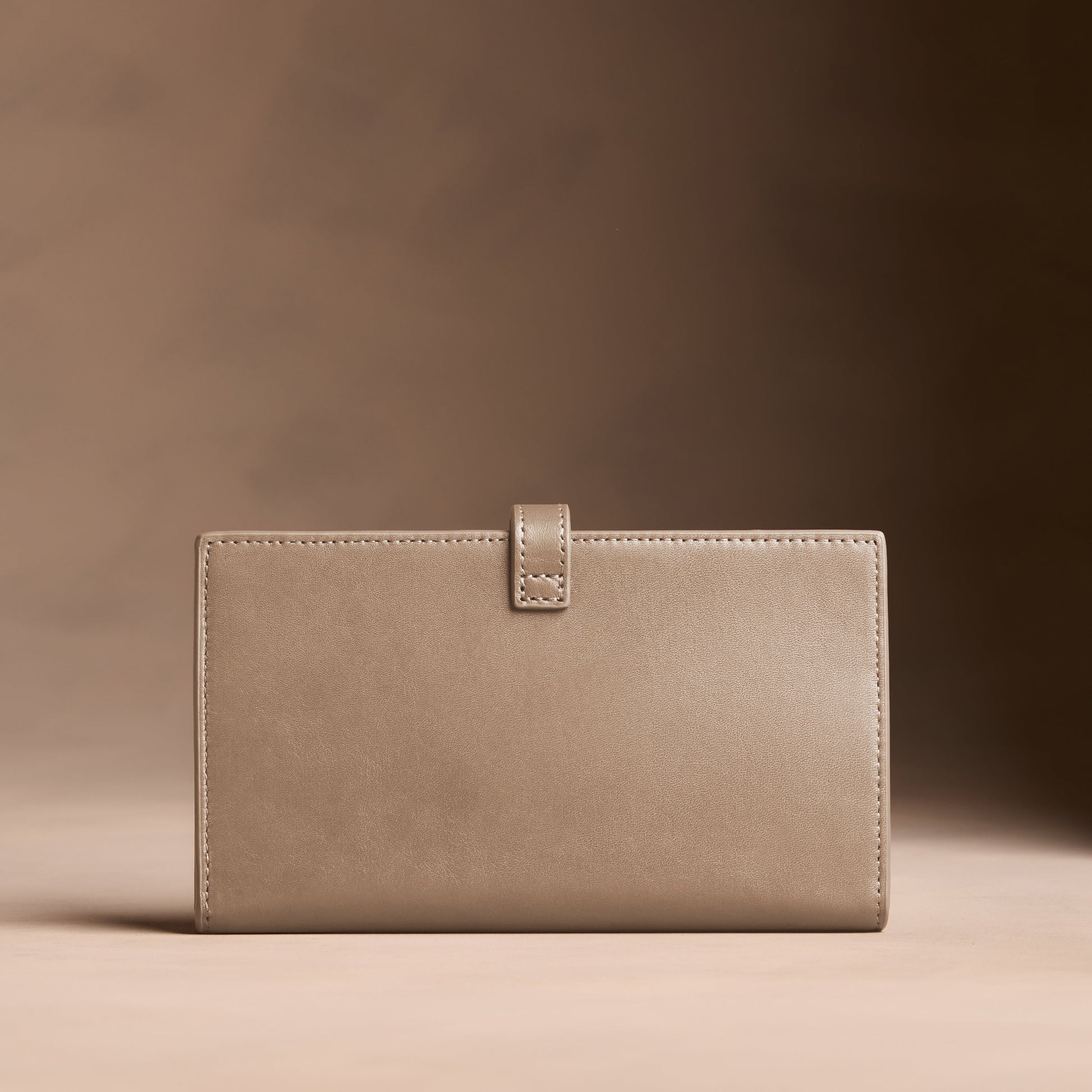 Satine*Extra Large | Leather bifold wallet with a strap and bar closure