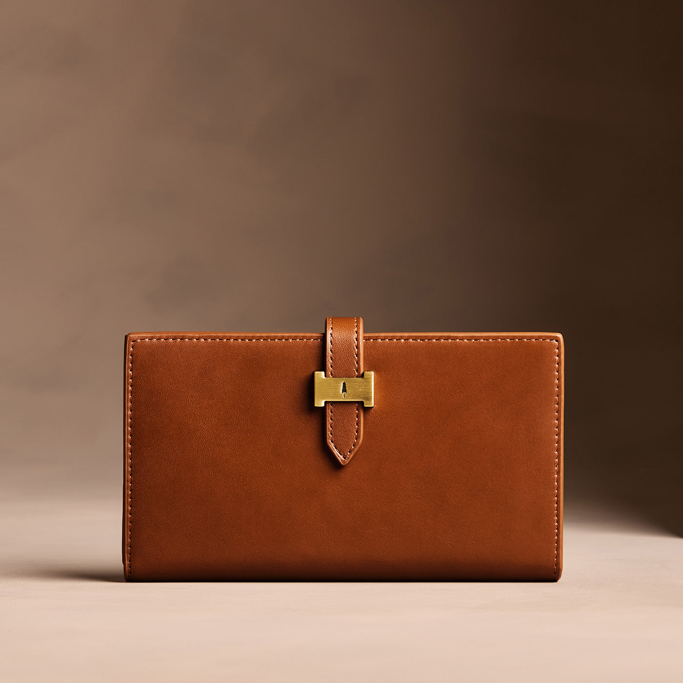 Vintage Tan*Extra Large | Leather bifold wallet with a strap and bar closure