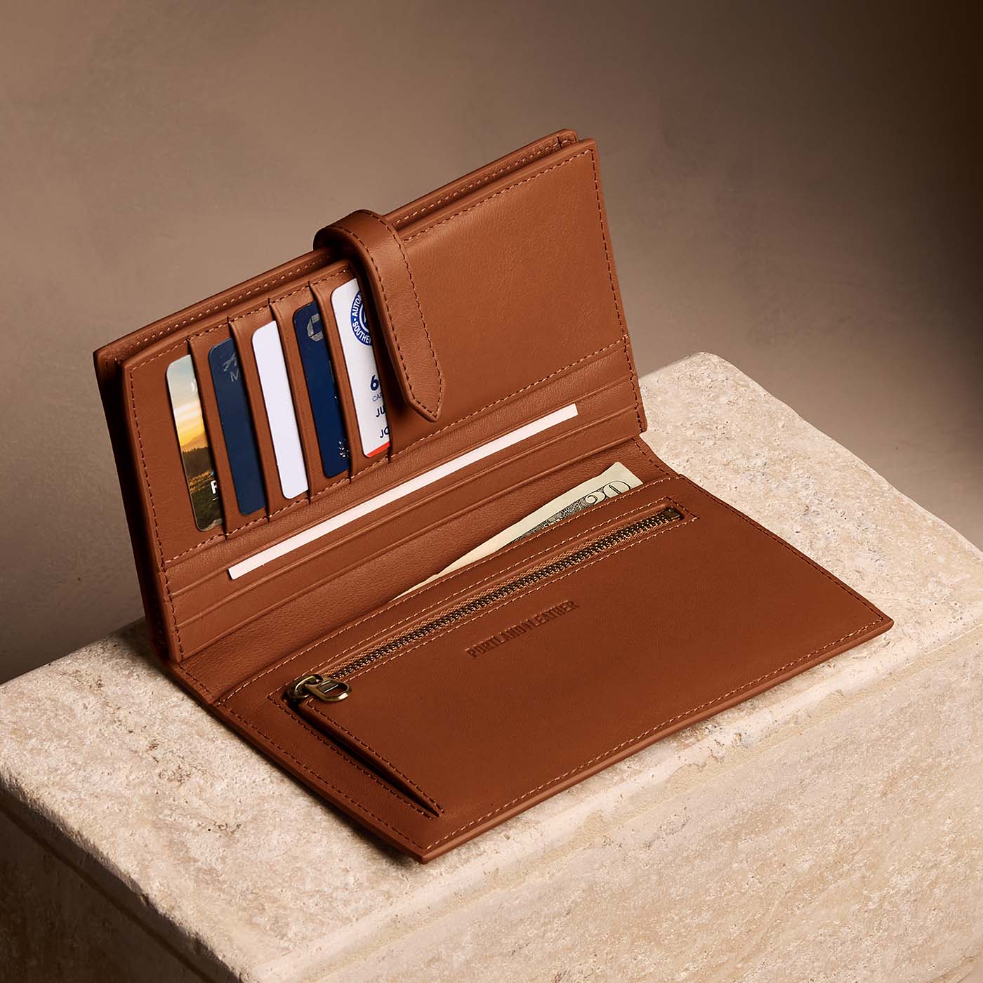 Vintage Tan*Extra Large | Leather bifold wallet with a strap and bar closure