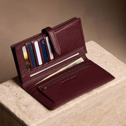 Hunter*Large | Leather bifold wallet with a strap and bar closure
