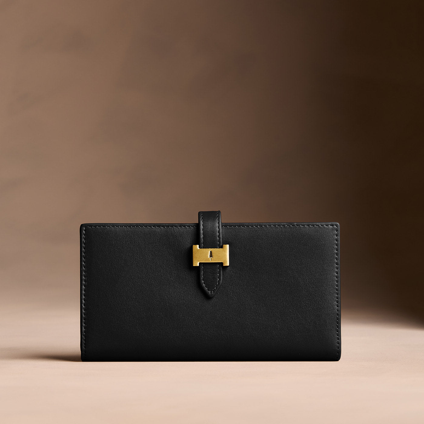 Onyx*Large | Leather bifold wallet with a strap and bar closure