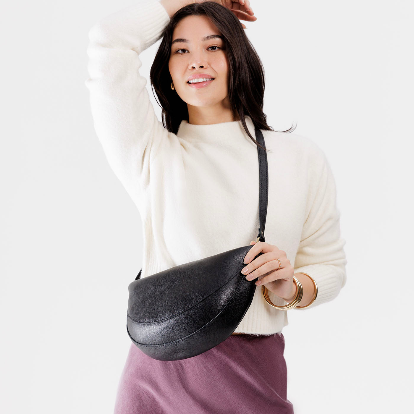 Pebbled--black*Large | Half circle shaped sling bag