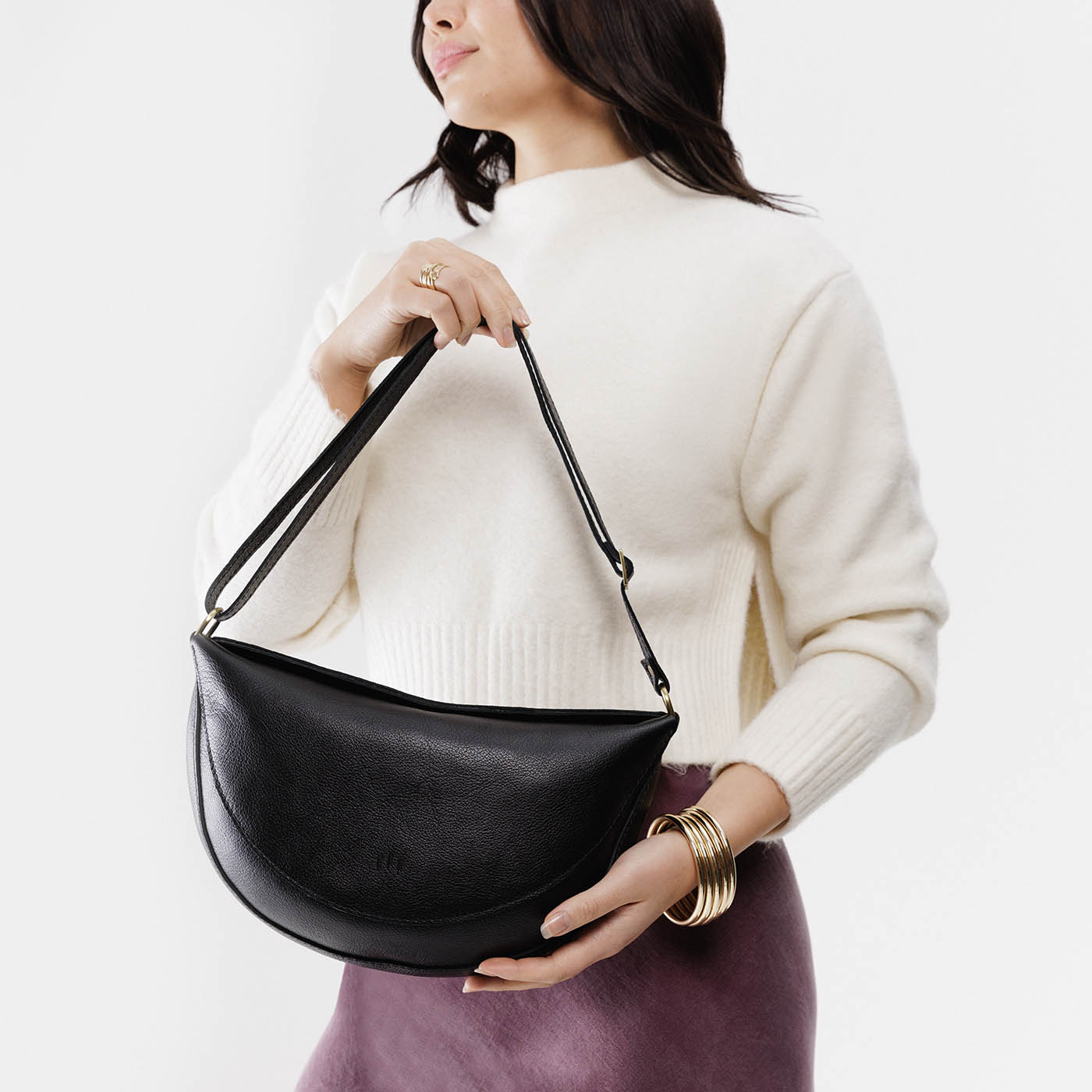 Pebbled--black*Large | Half circle shaped sling bag