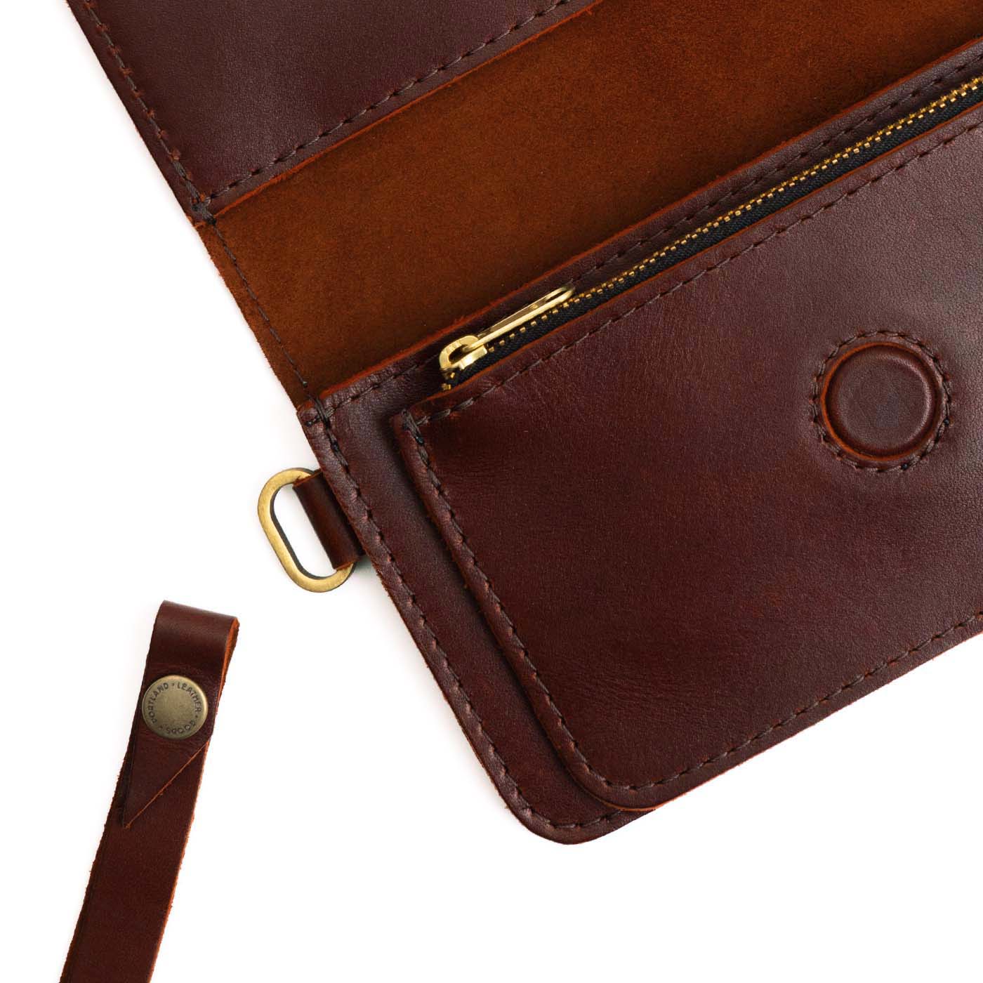 Cognac | Leather wallet clutch with wristlet and magnetic closure