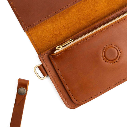 Honey | Leather wallet clutch with wristlet and magnetic closure