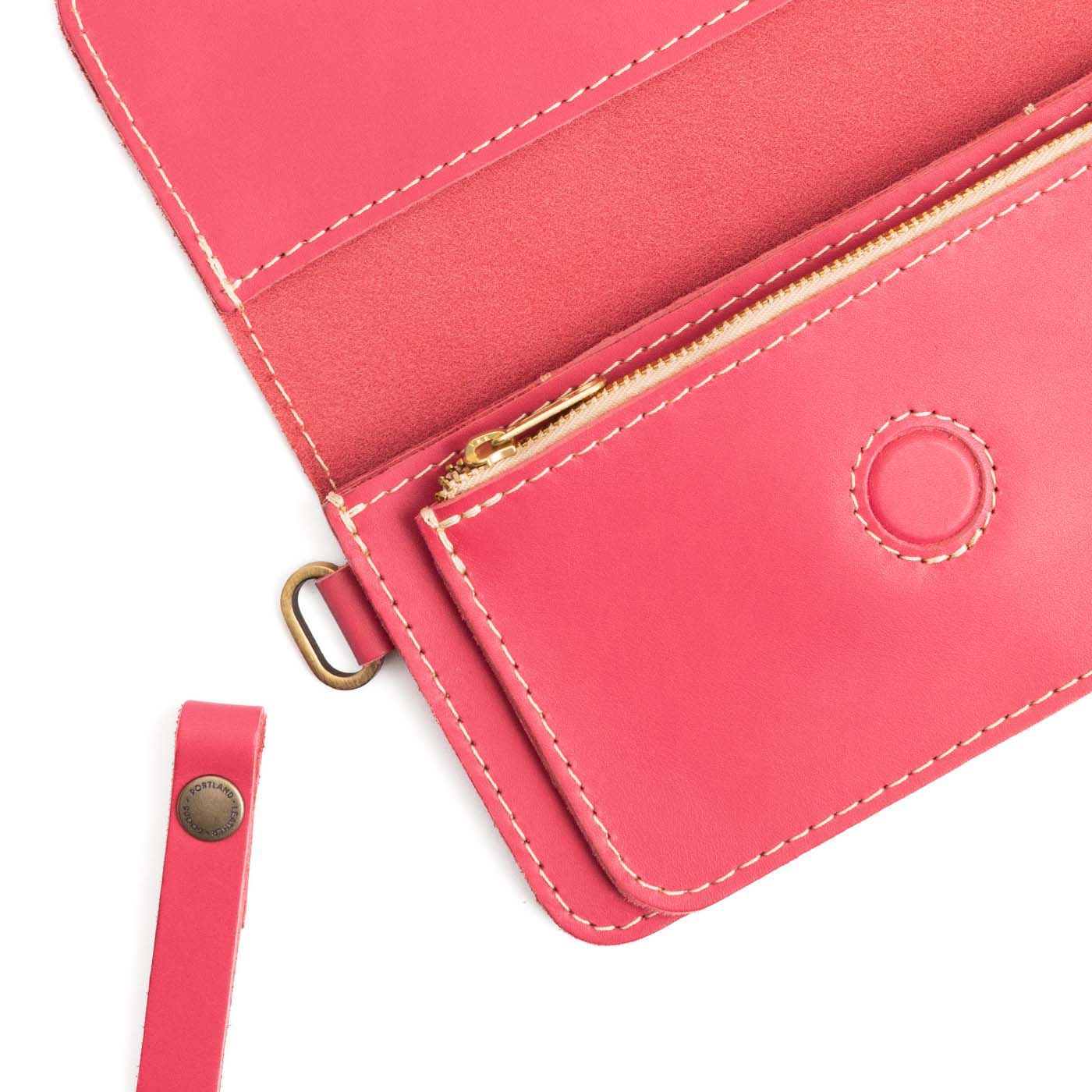 Tulip | Leather wallet clutch with wristlet and magnetic closure