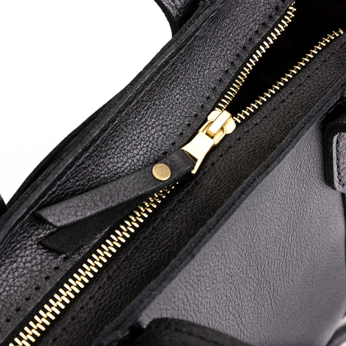 Pebbled--black*Zipper | Structured mid-size tote bag with overlapping panels and crossbody strap