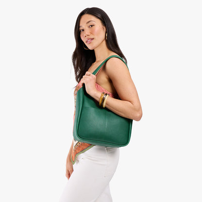 Bacalar*Large | Model carrying U-shaped, flat-bottomed leather shoulder bag with two outside pockets