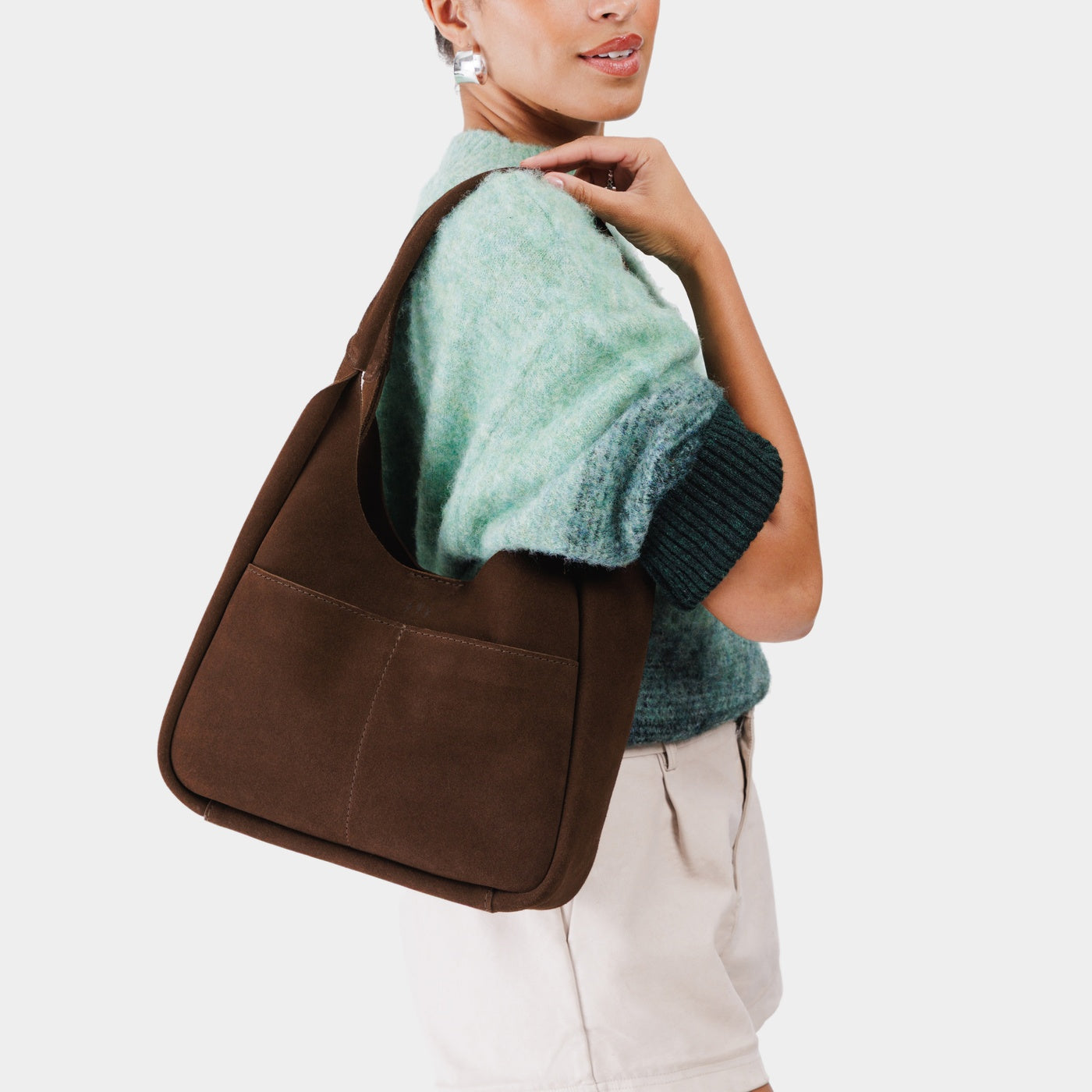 Stagecoach*Large | U-shaped, flat-bottomed leather shoulder bag with two outside pockets