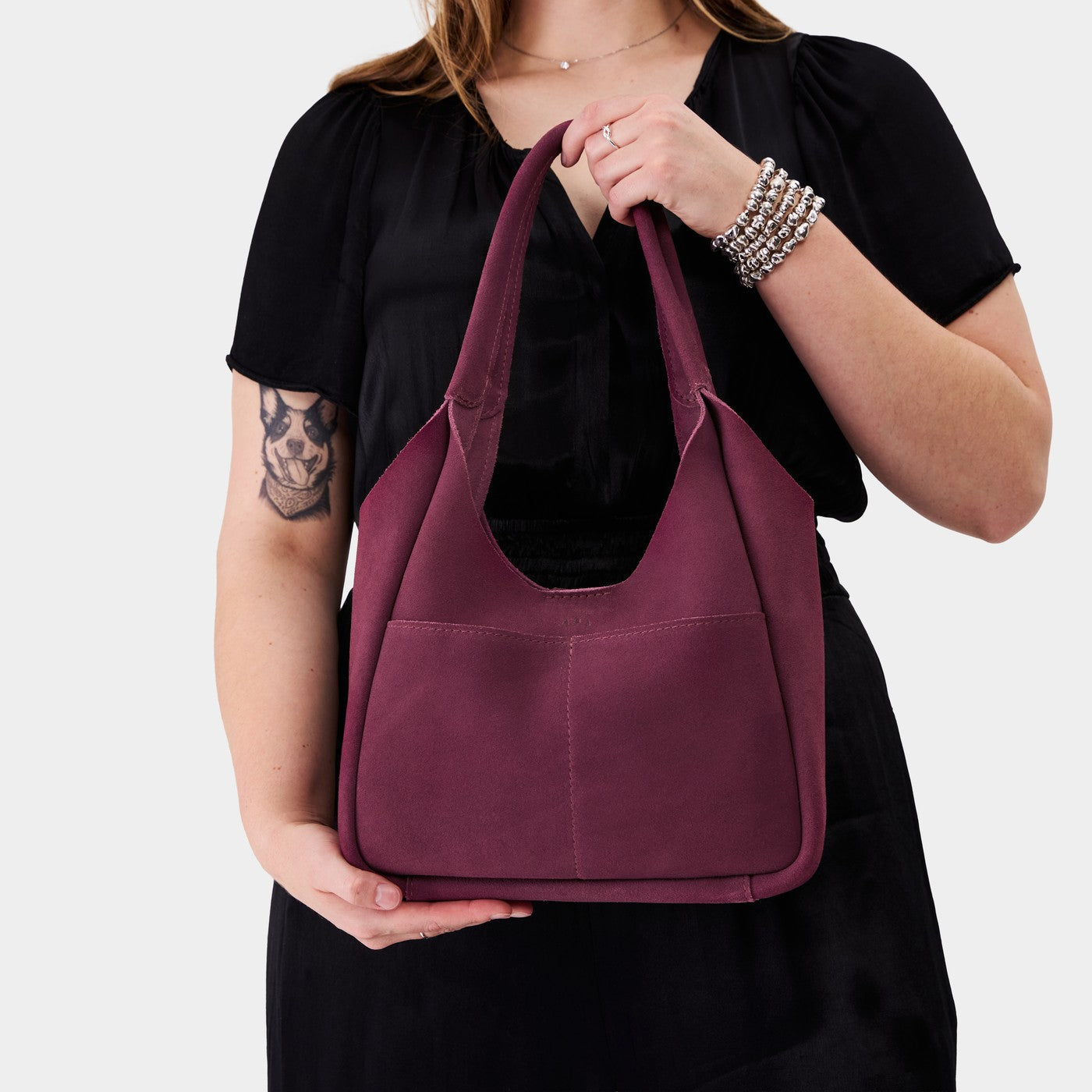 Superbloom*Large | U-shaped, flat-bottomed leather shoulder bag with two outside pockets