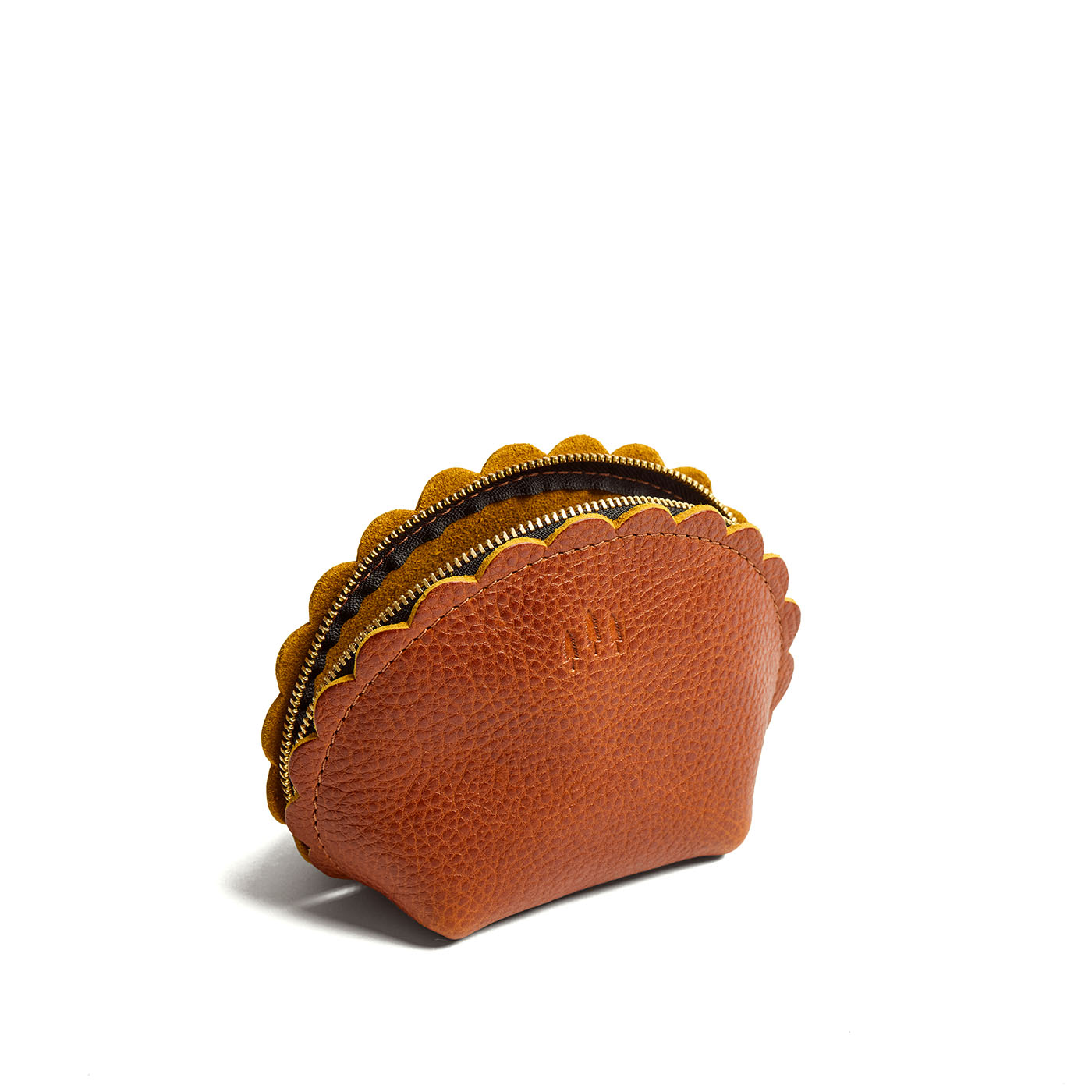 Sienna*Large | Curved leather pouch with zipper and scalloped edges