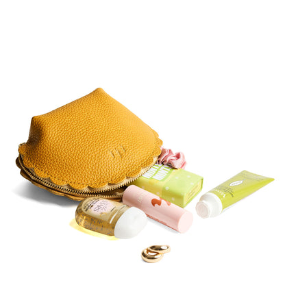 Sunshine*Large | Curved leather pouch with zipper and scalloped edges