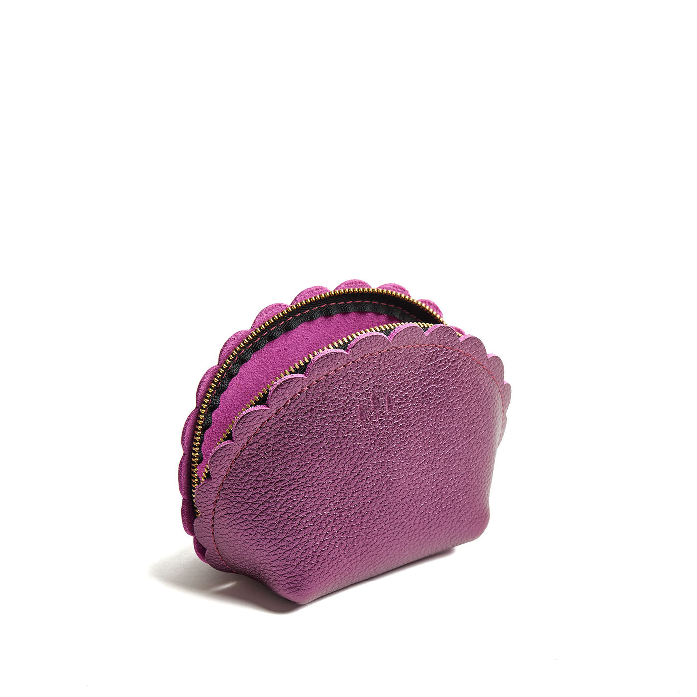 Ultra Violet*Large | Curved leather pouch with zipper and scalloped edges