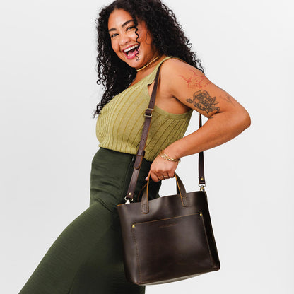 Grizzly | Midsize crossbody tote with handles and a pocket