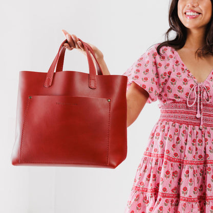 Ruby | Midsize crossbody tote with handles and a pocket