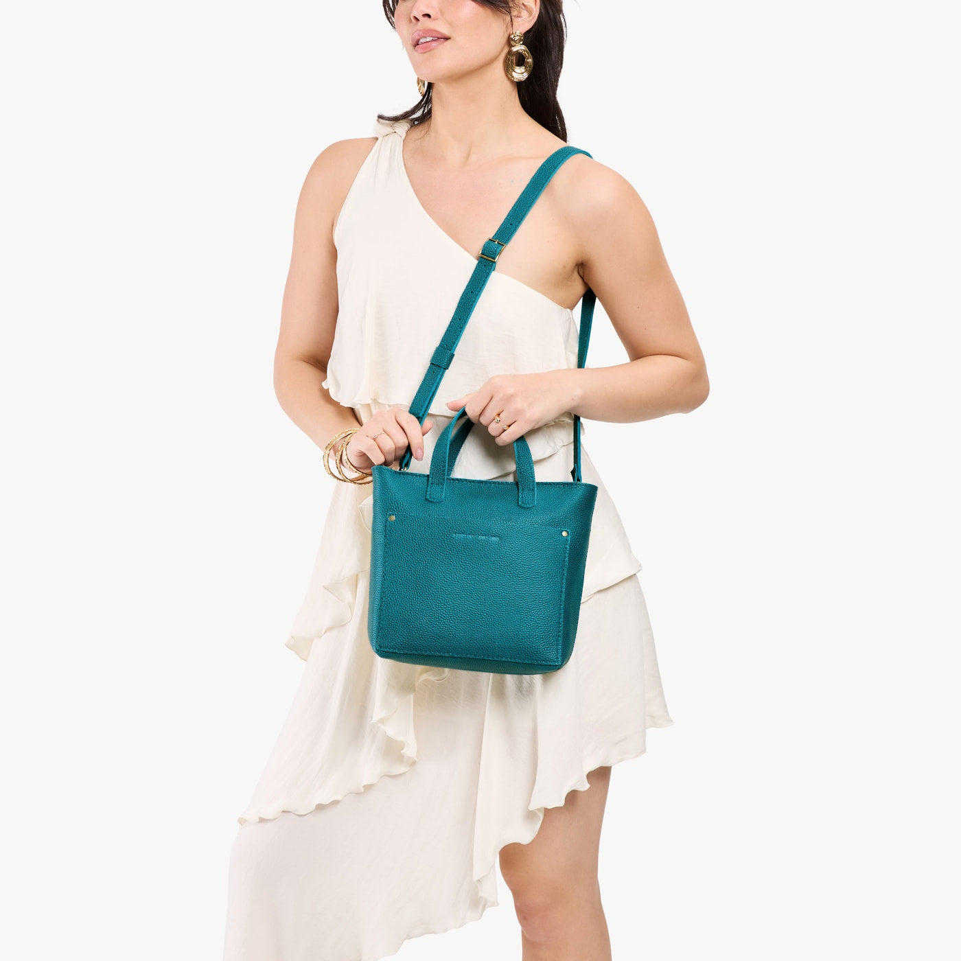 Aquarius*Zipper | Model holding crossbody tote bag with zipper closure and front pocket
