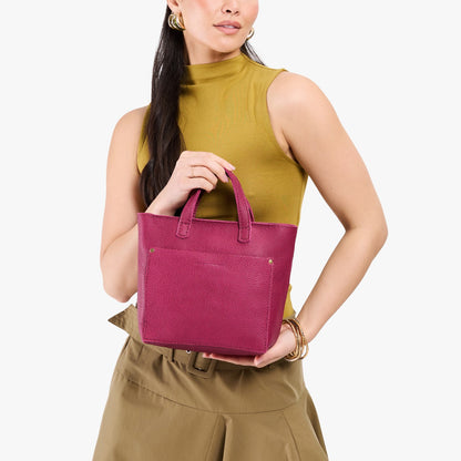 Cosmo*Zipper | Model holding crossbody tote bag with zipper closure and front pocket
