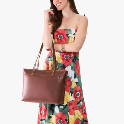 Cognac*Large*Zipper | Model wearing leather tote bag with riveted straps and exterior key loop