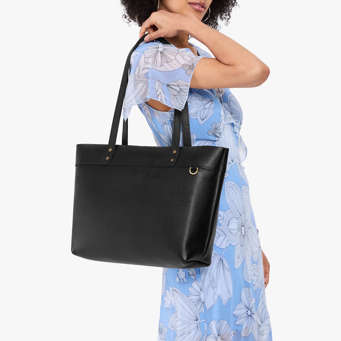 Pebbled--black*Large*Zipper | Model wearing leather tote bag with riveted straps and exterior key loop