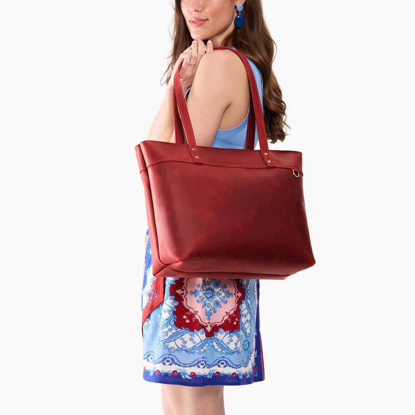 Phoenix*Large*Zipper | Model wearing leather tote bag with riveted straps and exterior key loop