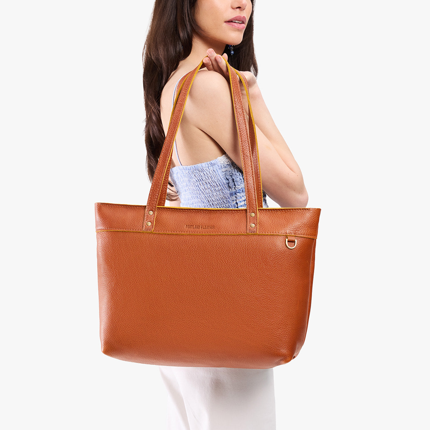 Sienna*Large*Zipper | Leather tote bag with riveted straps and exterior key loop
