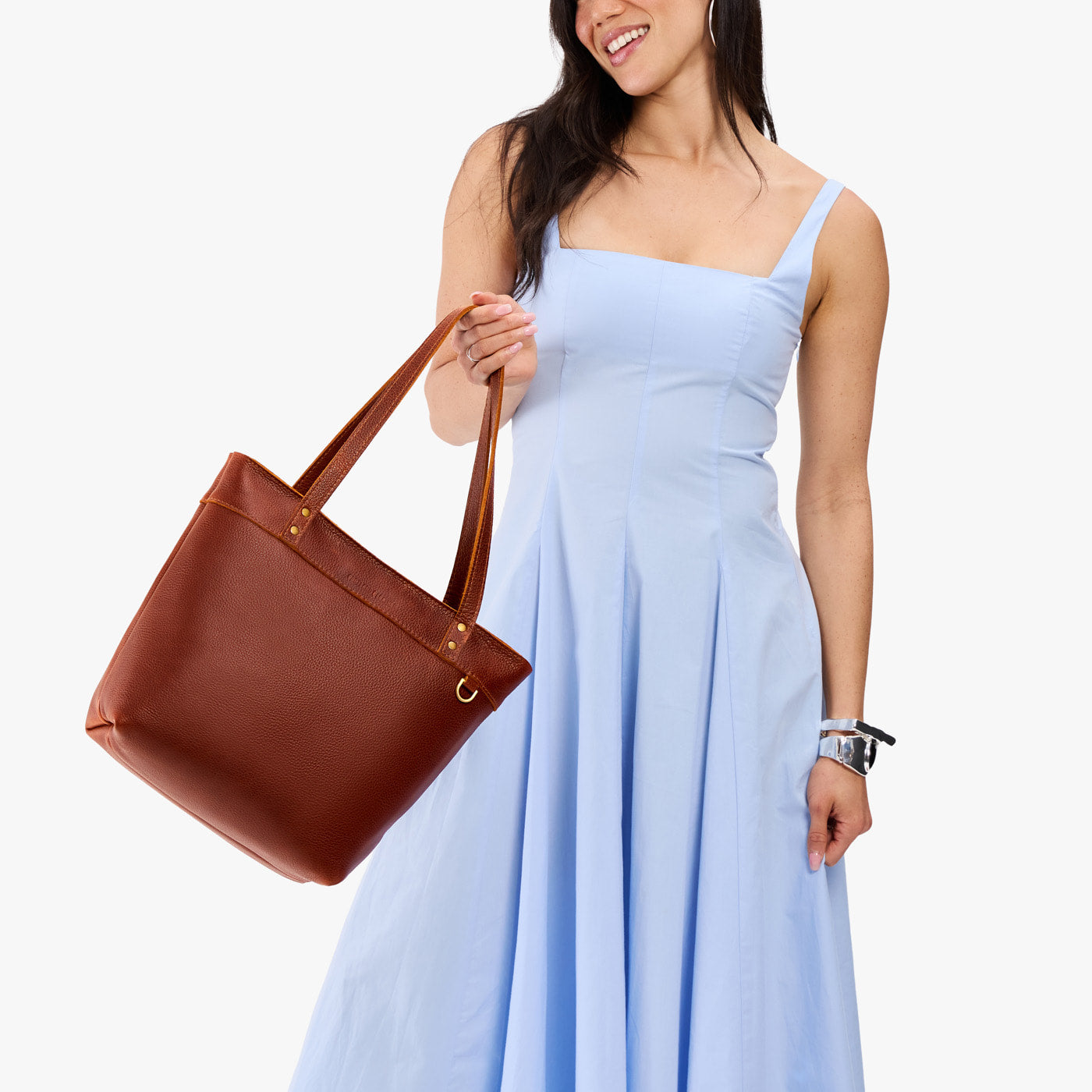 Nutmeg*Medium*Zipper | Model wearing leather tote bag with riveted straps and exterior key loop