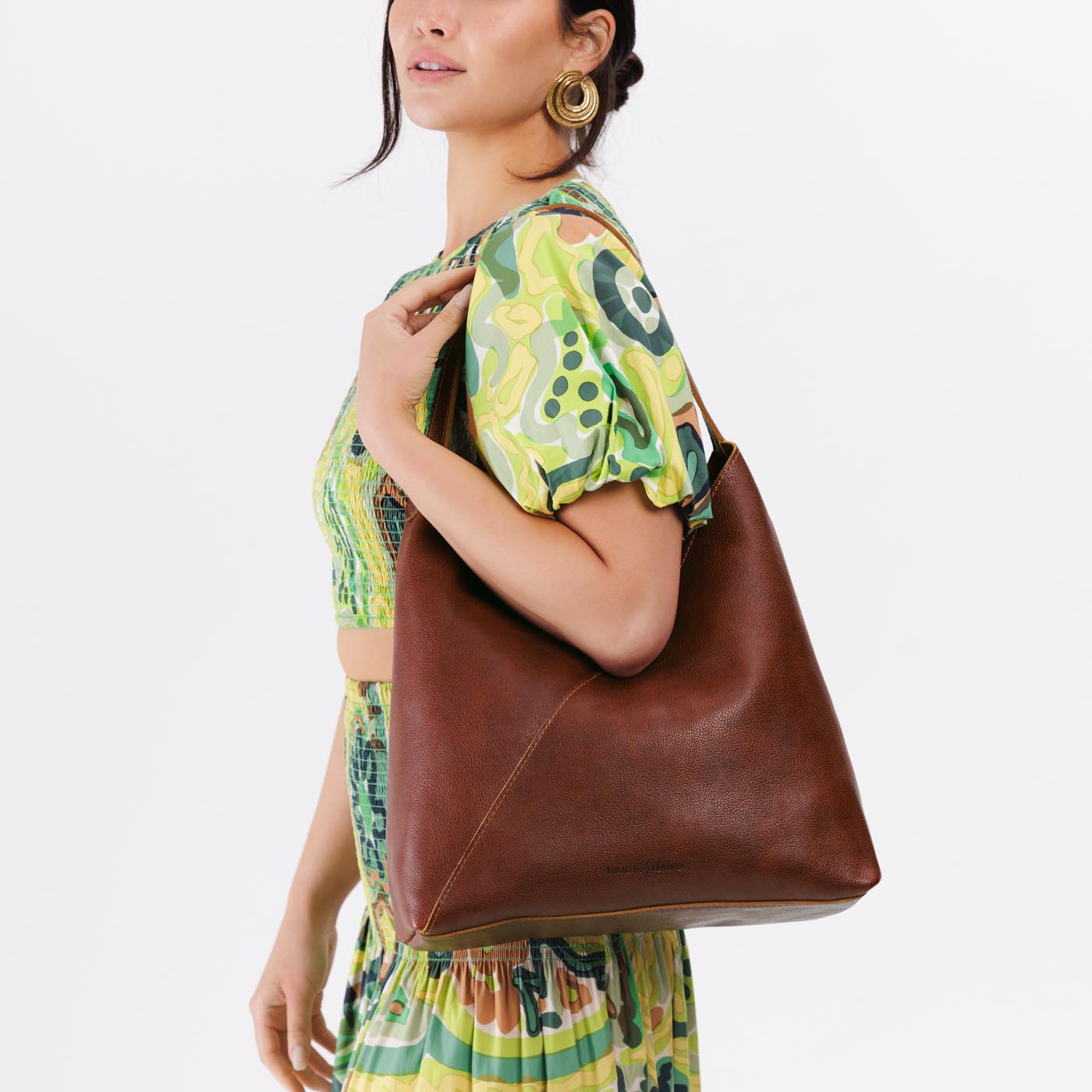 Nutmeg*Oversized | Model wearing large shoulder bag with magnetic snap closure